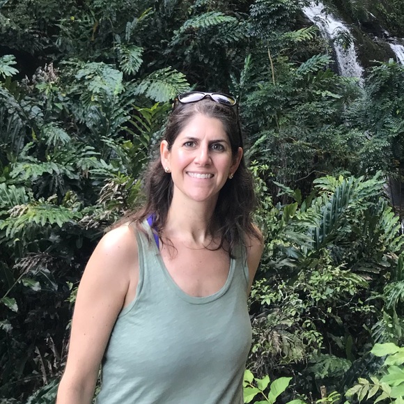 Meet your Posher, Lisa - Picture 1 of 1